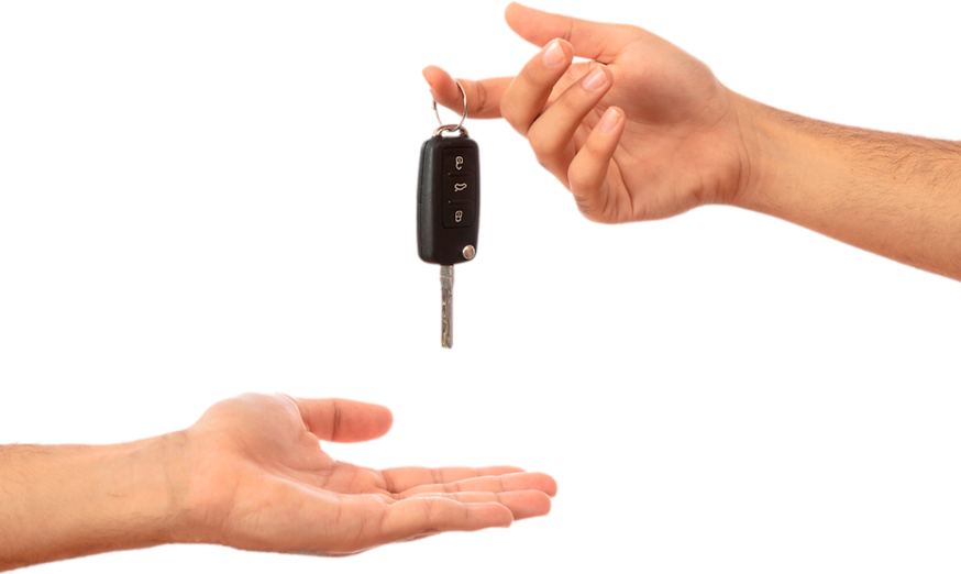Mão entregando a chave